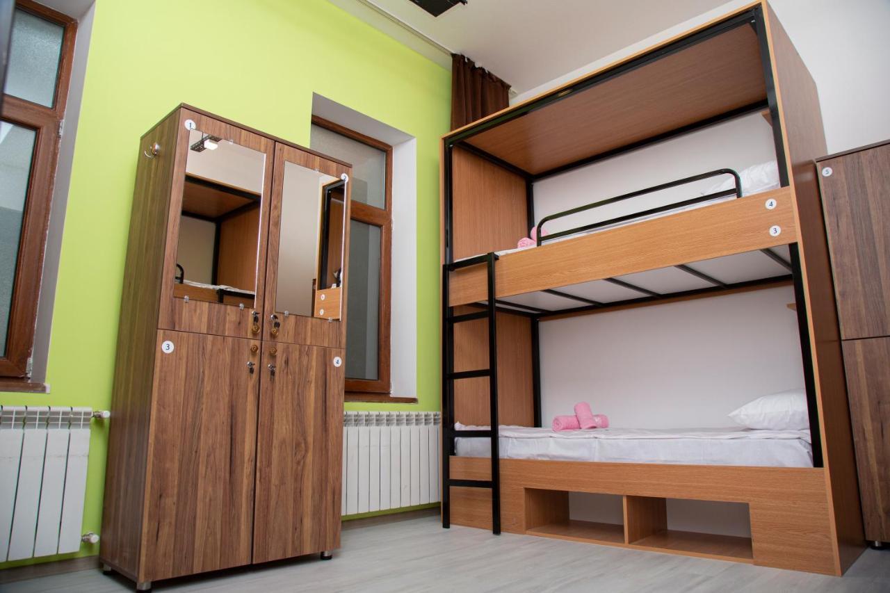 Central Hostel Şǝki Bagian luar foto