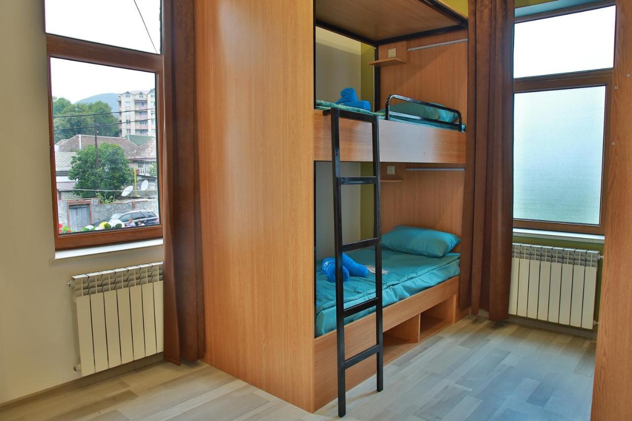 Central Hostel Şǝki Bagian luar foto