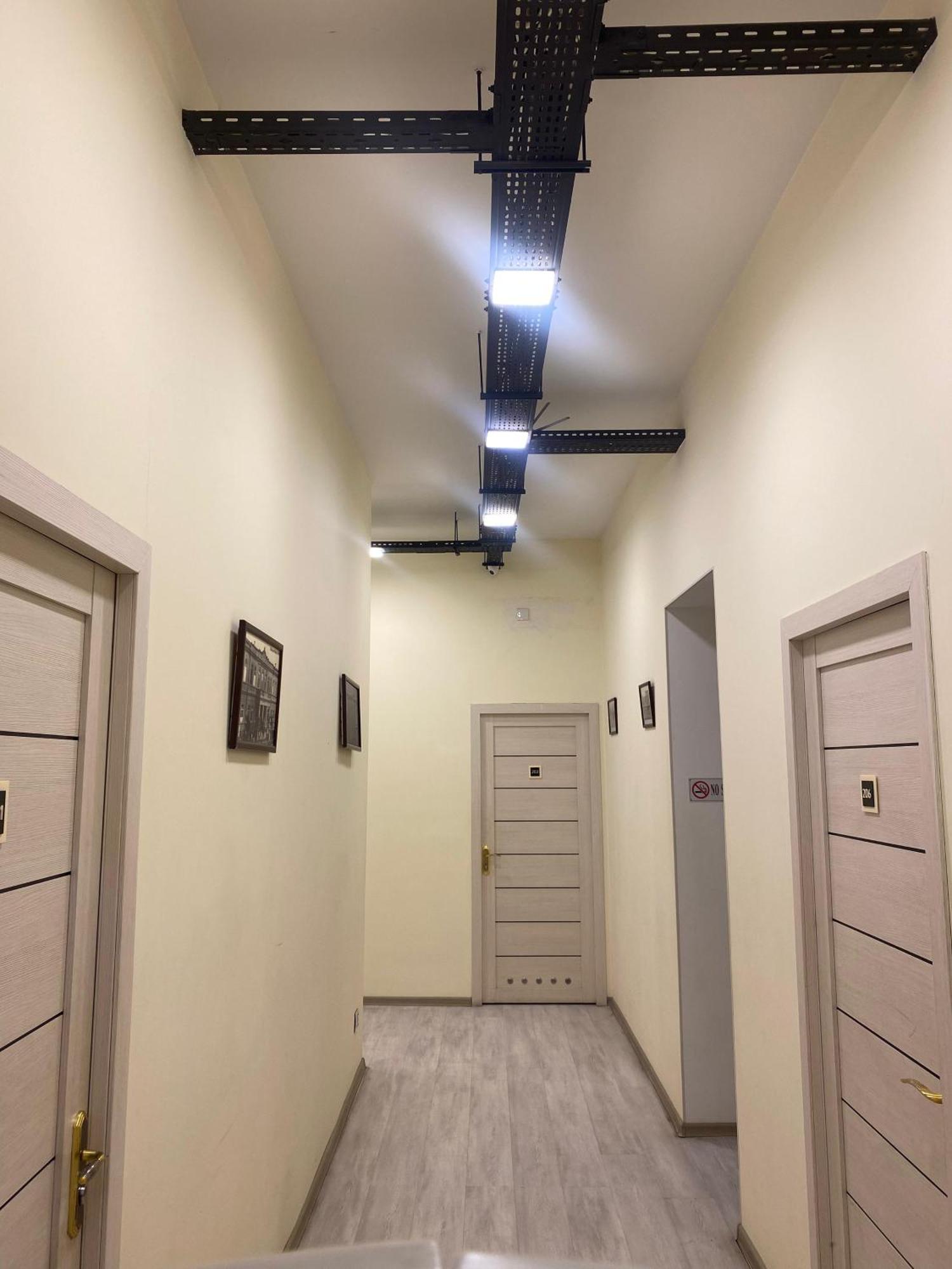 Central Hostel Şǝki Bagian luar foto