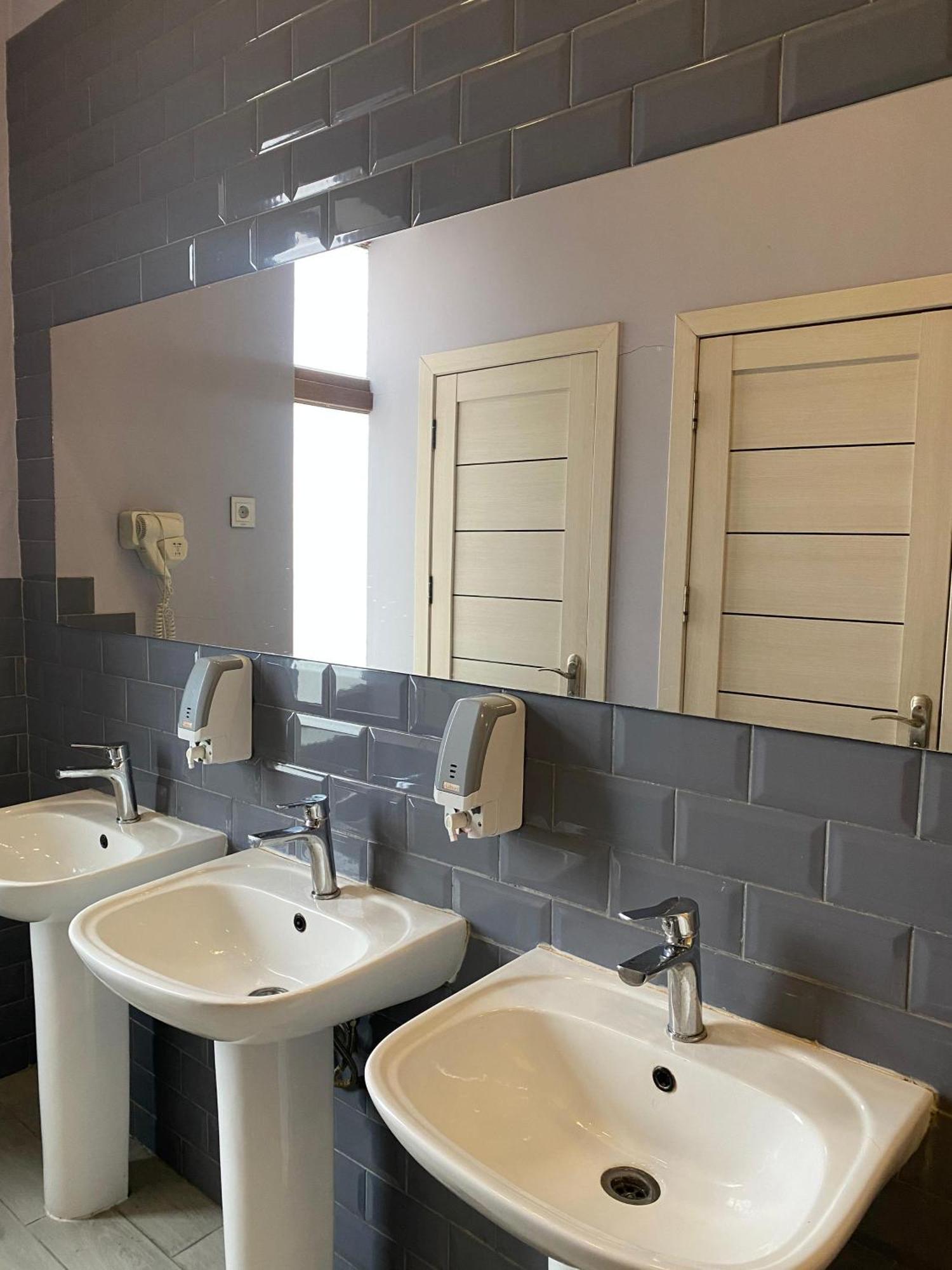 Central Hostel Şǝki Bagian luar foto