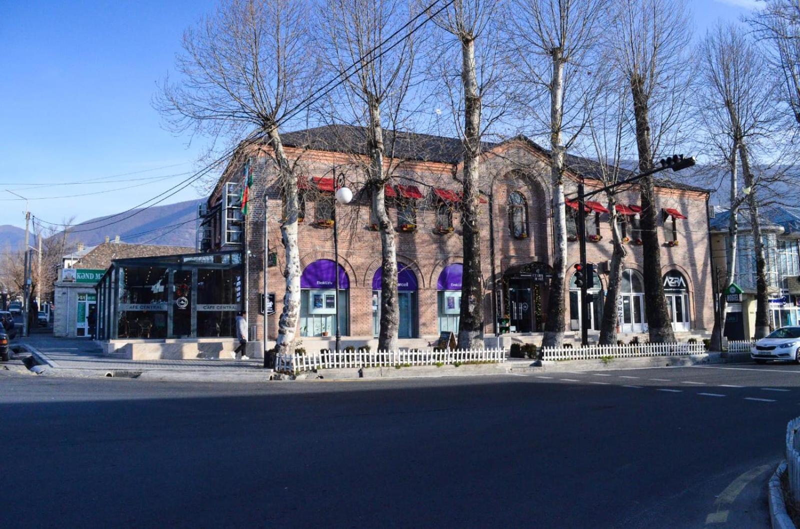 Central Hostel Şǝki Bagian luar foto